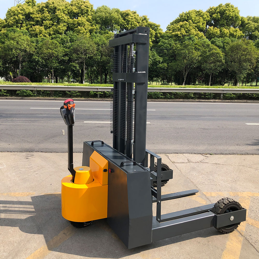 Rough-terrain-walkie-stacker