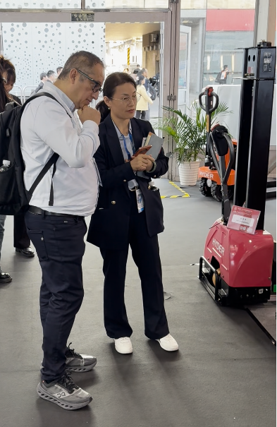 retractable wheels reach forklift